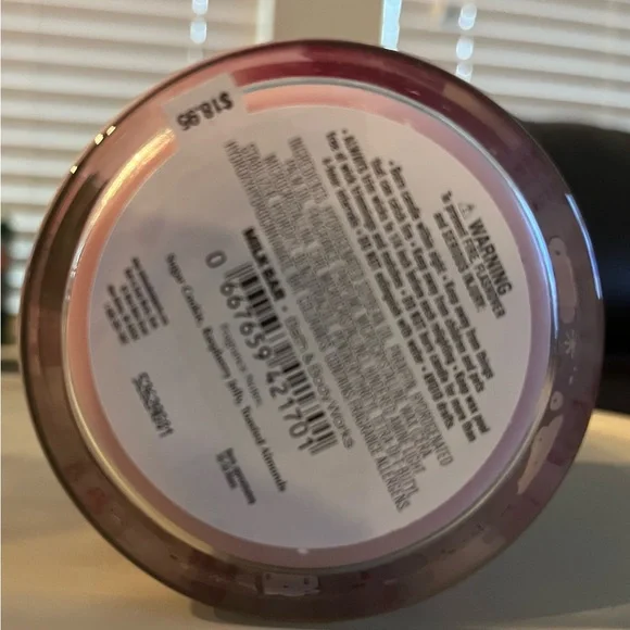 Bath & Body Works Raspberry Holiday Pie Bar Candle Limited Edition BBW NEW - Picture 3 of 3